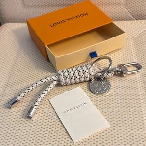 Louis Vuitton Palladium Christoper Nemeth Rope Bag Charm/Key Ring
Model MP1622